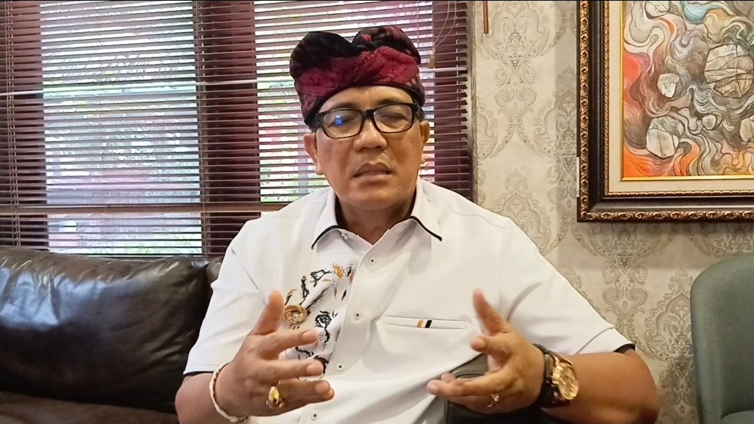 BERI PENJELASAN - Bupati Tabanan I Komang Gede Sanjaya memberi penjelasan mengenai upaya kerasnya mempertahankan sektor pertanian agar Tabanan tetap menjadi lumbung beras Bali.
(BIG.com/dok)
