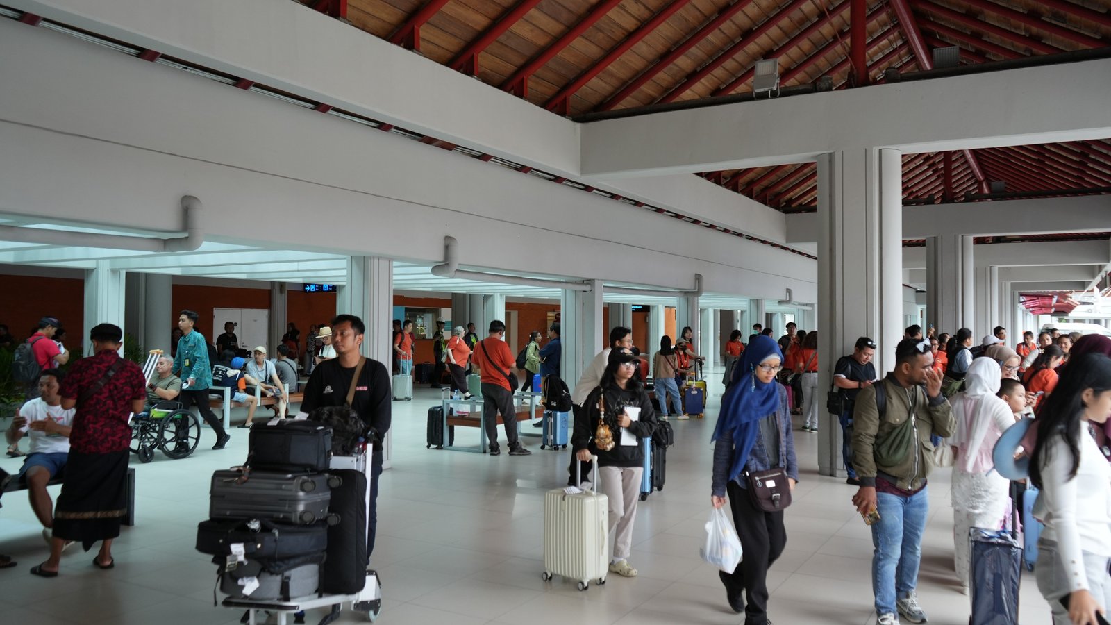 TUTUP POSKO LEBARAN - Bandara Internasional I Gusti Ngurah Rai (Bandara Ngurah Rai), Tuban, Kuta, Badung, resmi menutup Posko Terpadu Angkutan Lebaran 2026 pada Senin (30/3/2026).
(BIG.com/ist)