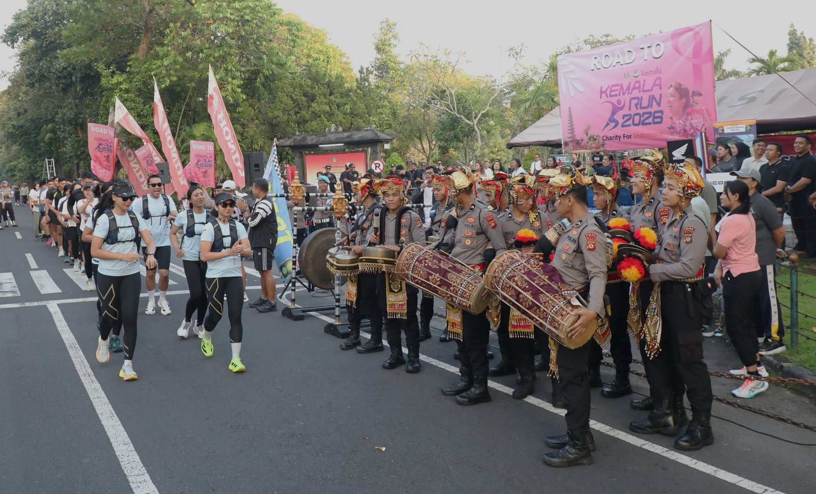 SOSIALISASI MERIAH - Sosialisasi pra-even Kemala Run 2026 yang berlangsung meriah di kawasan Car Free Day (CFD) Monumen Perjuangan Rakyat Bali (Bajra Sandhi), Renon, Denpasar, pada Minggu (29/3/2026).
(BIG.com/ist)