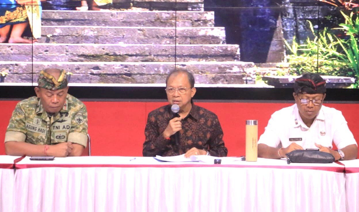 CEK FASILITAS - Gubernur Bali Wayan Koster dan rombongan, Kamis (2/4/2026) hendak mengecek semua fasilitas di sekitar Pura Besakih menjelang karya Ida Bhatara Turun Kabeh (IBTK) Tahun 2026.
(BIG.com/ist)