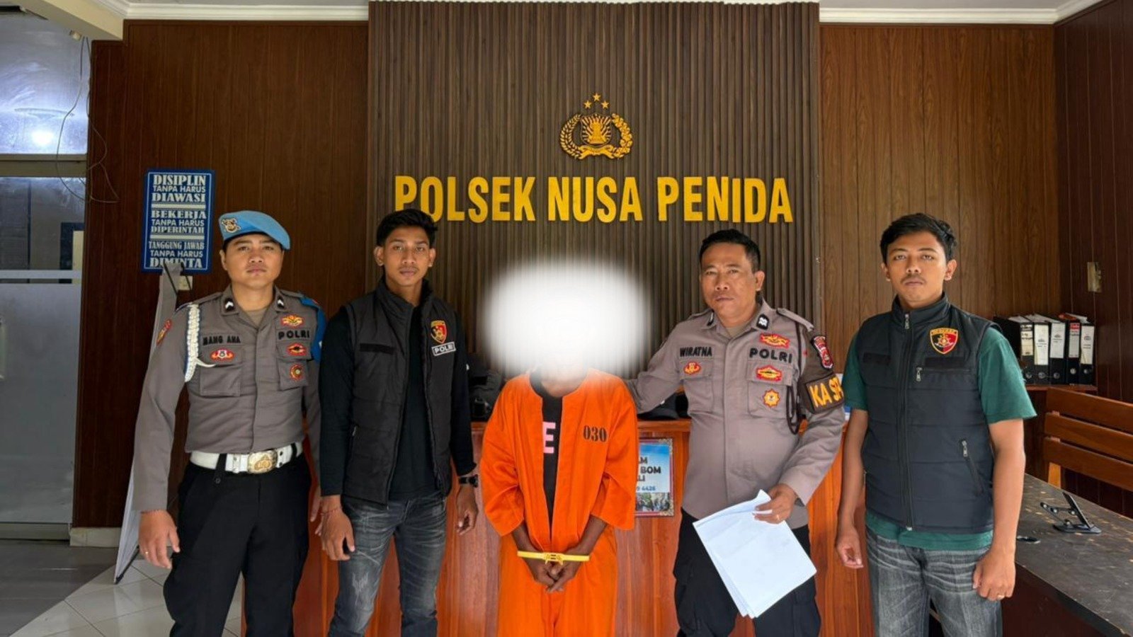 Jumat--pencuri emas