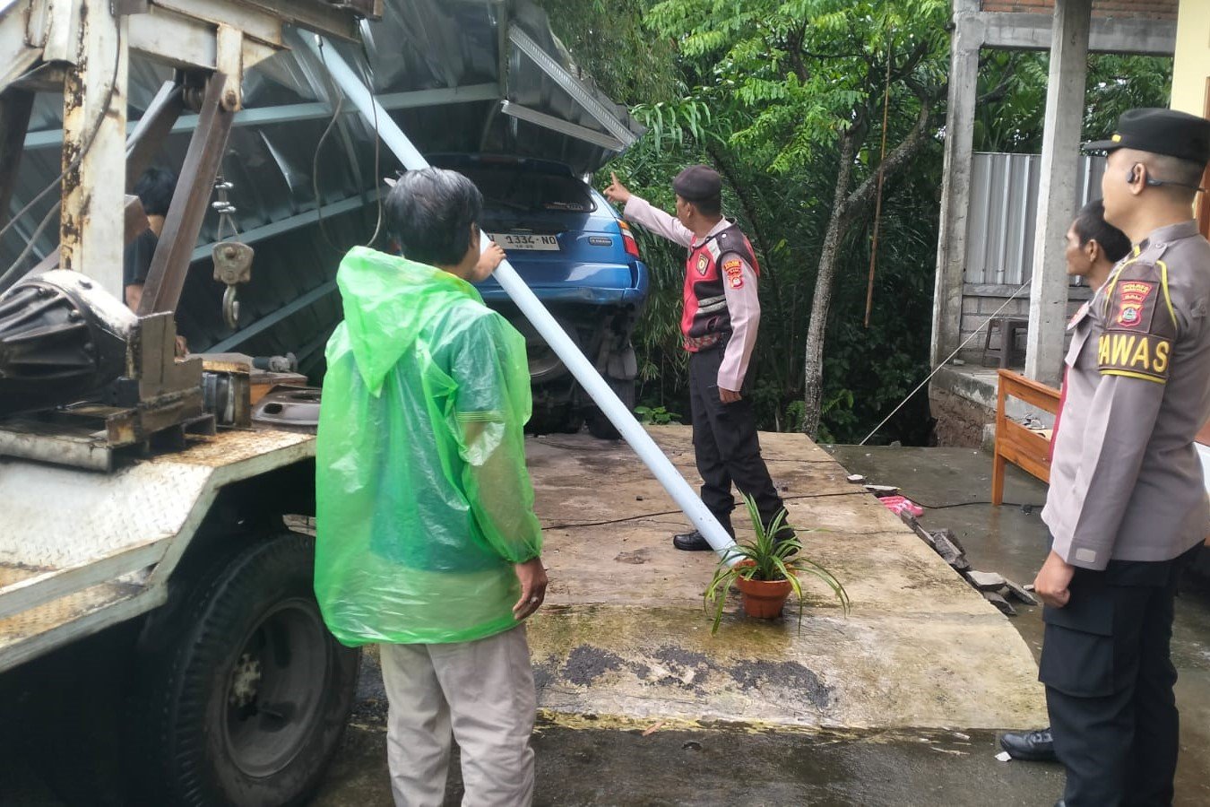 Selasa--mobil1