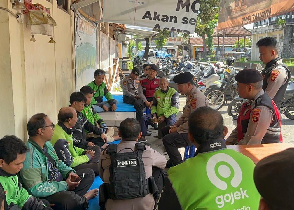 Senin--Jelantik2