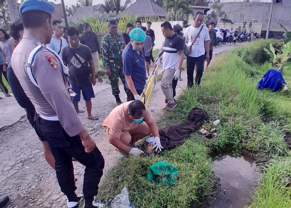 Senin--petani2