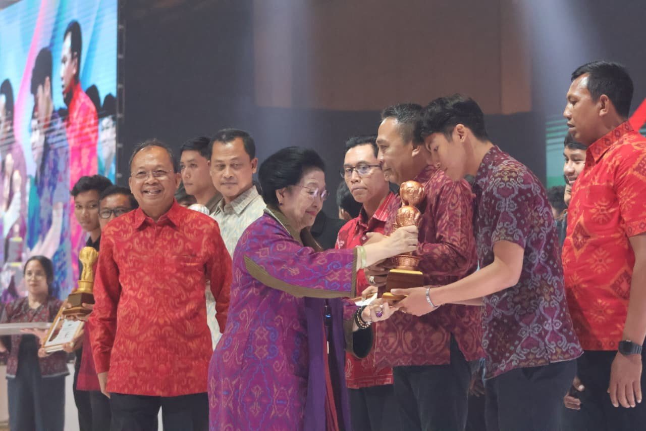 Minggu--Mega