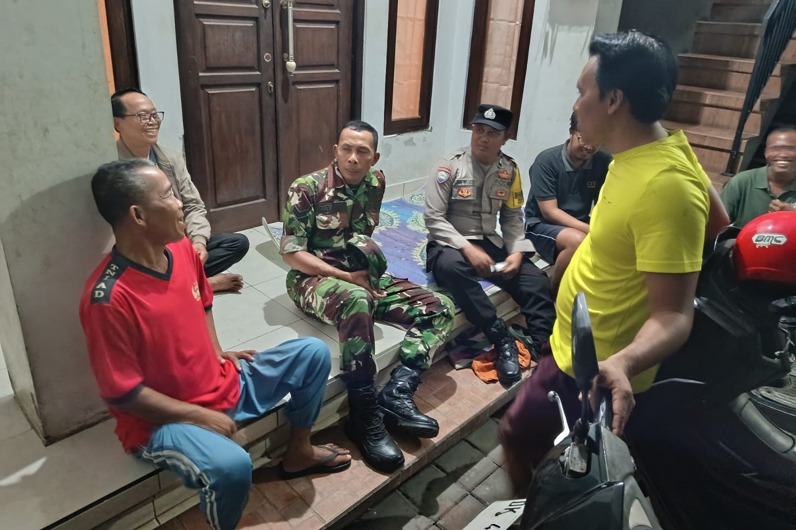 Minggu--Warga ngamuk