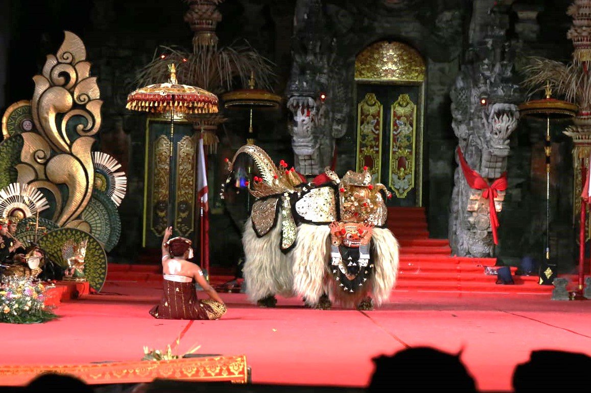 Minggu-barong-