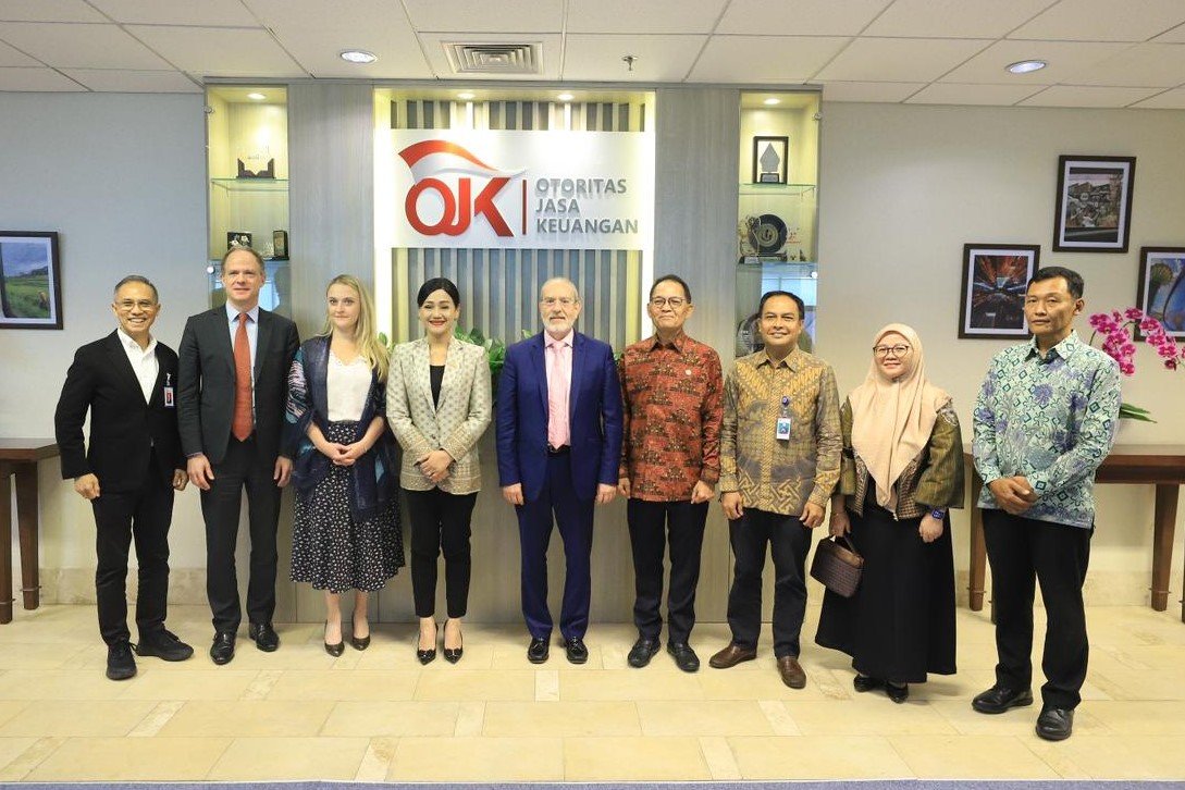 Selasa--OJK