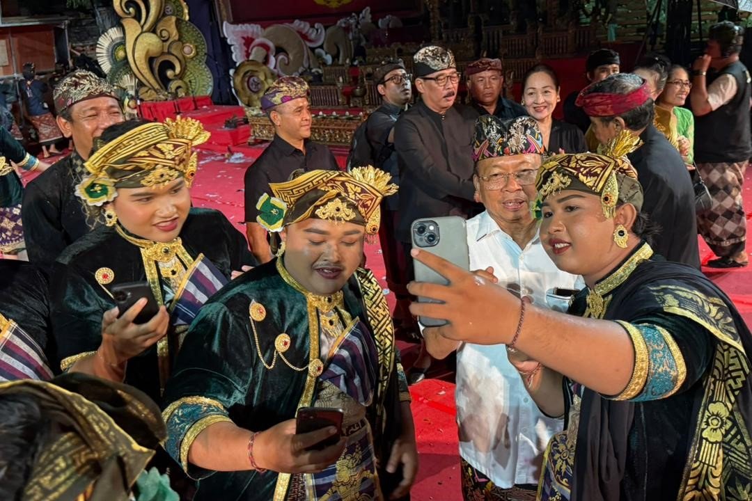 Jumat--Gubernur3