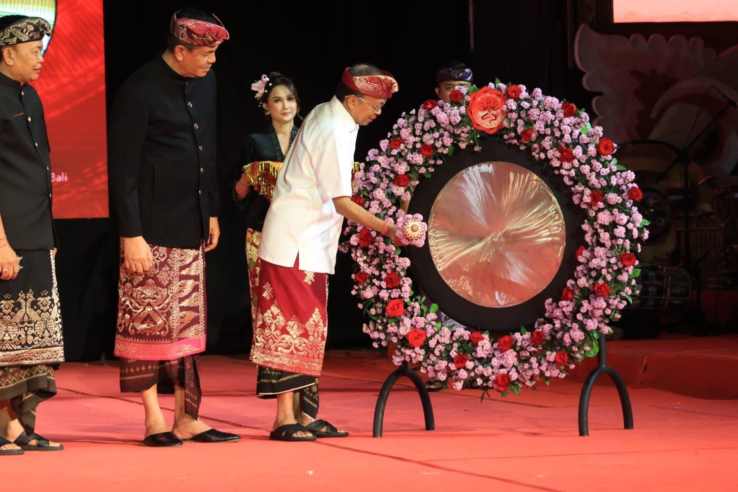 Minggu--tutup1