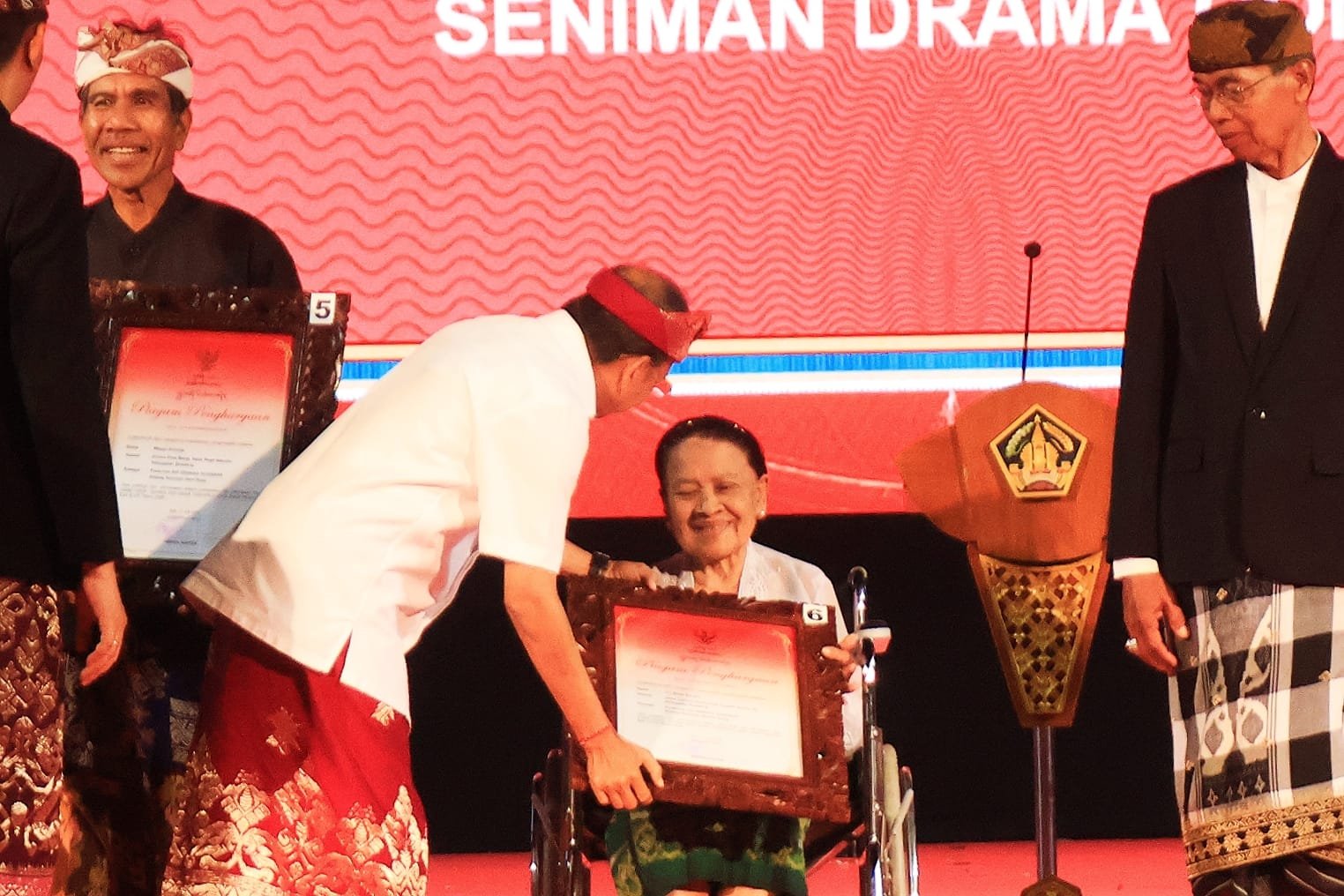 Minggu--tutup2