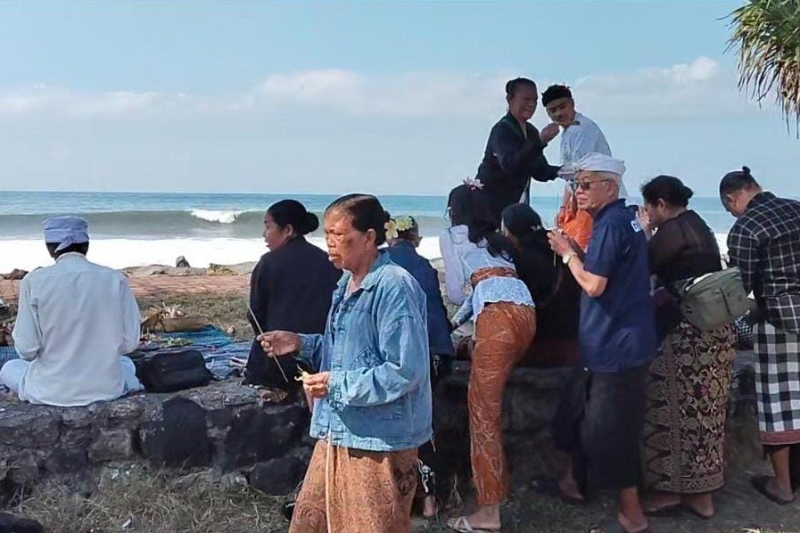 Selasa--Gianyar