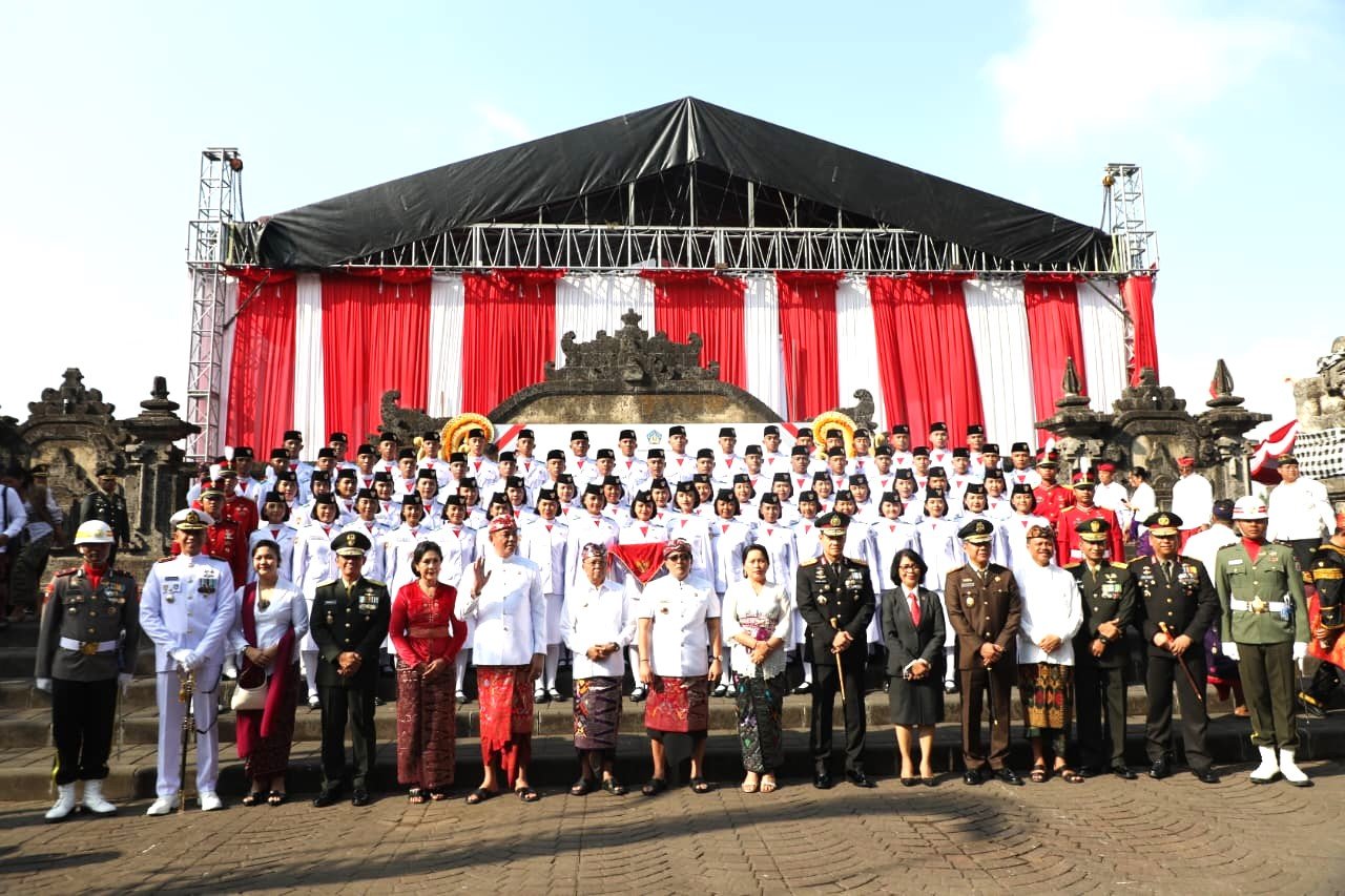 Senin--HUT2