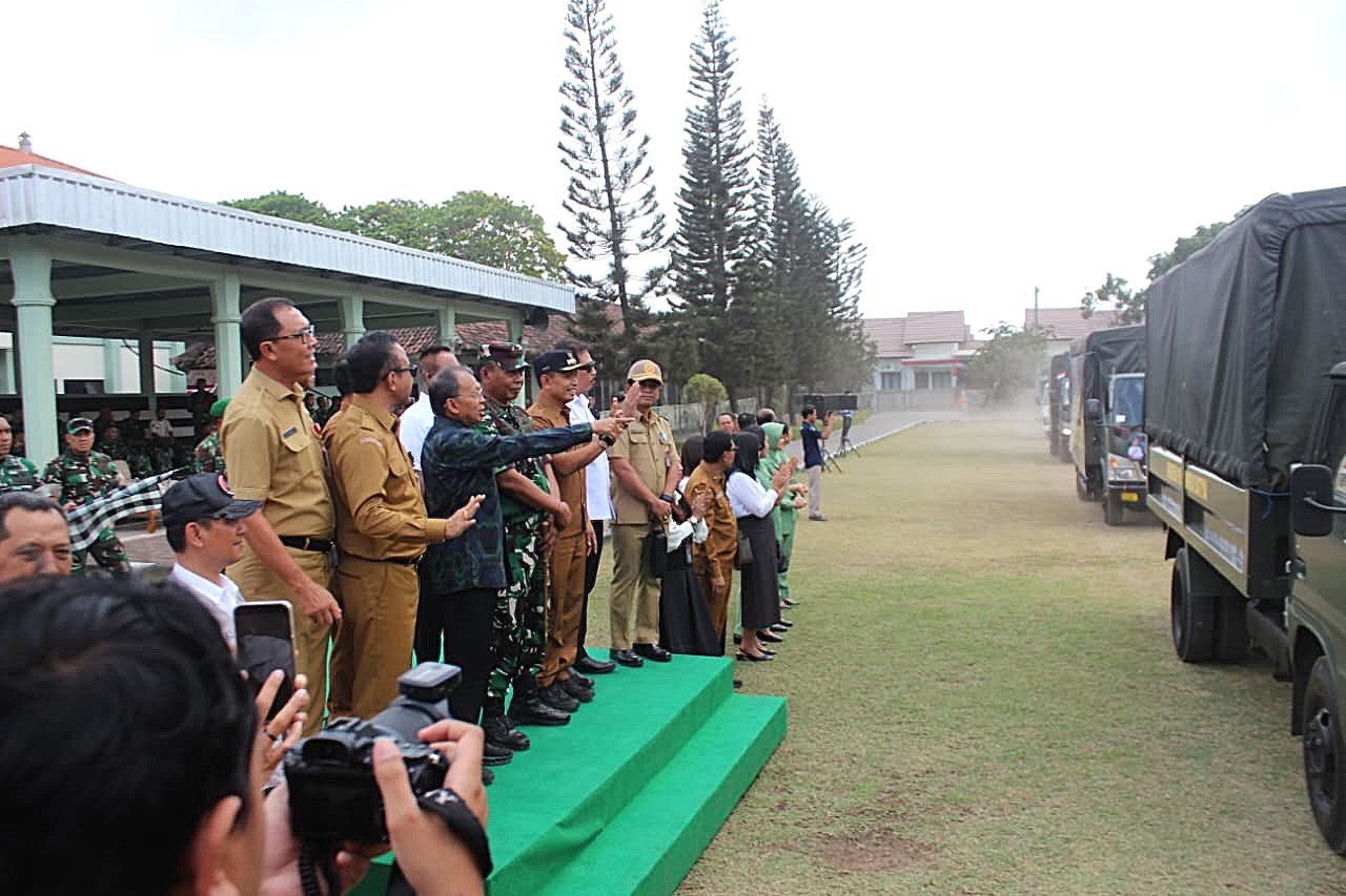 Senin--bantuan