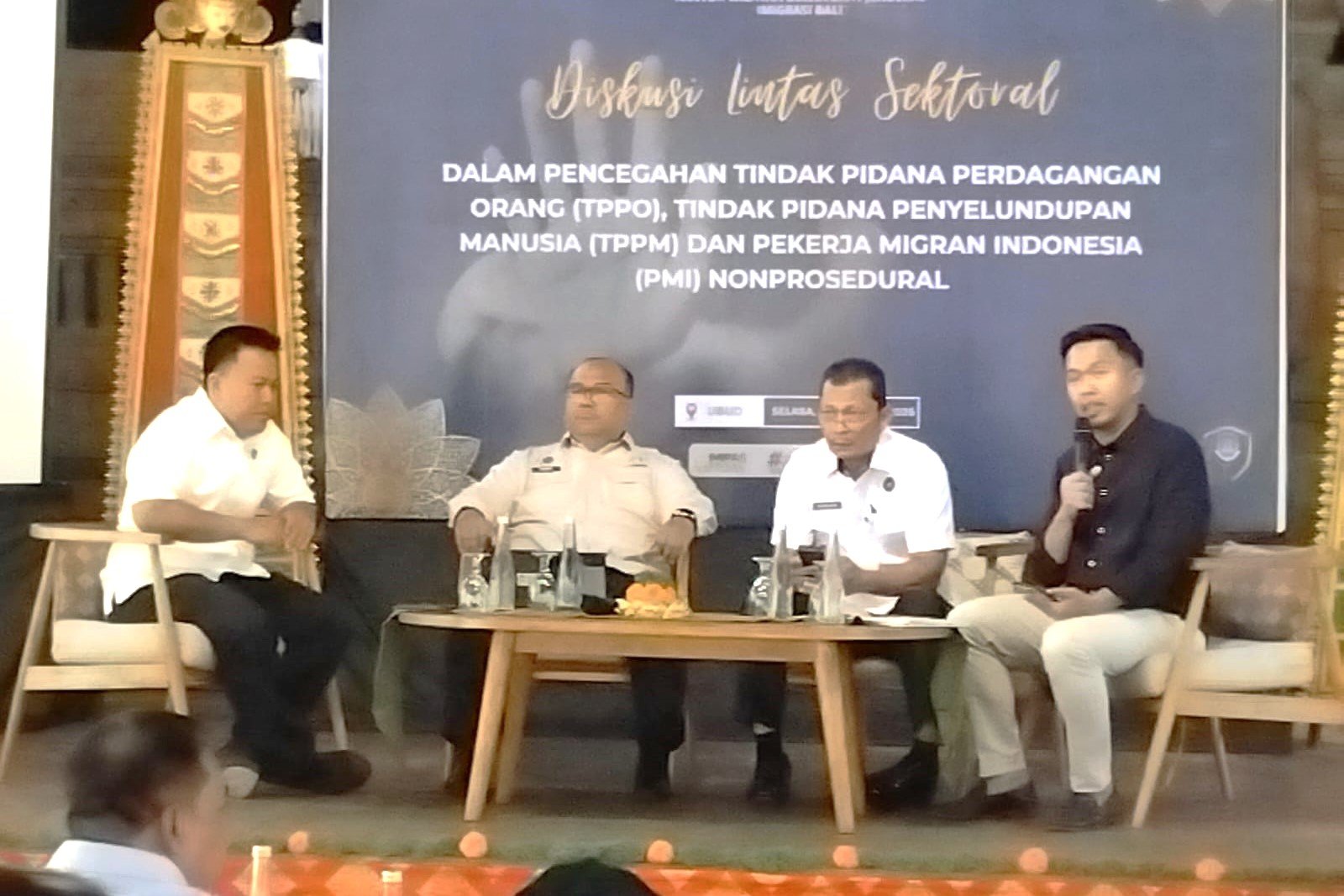Senin--diskusi2