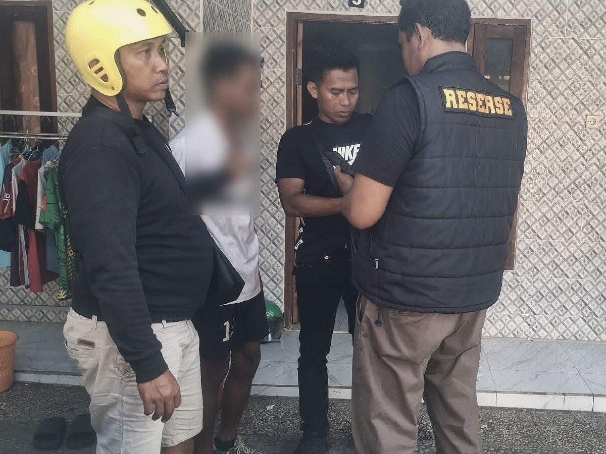 Selasa--curi