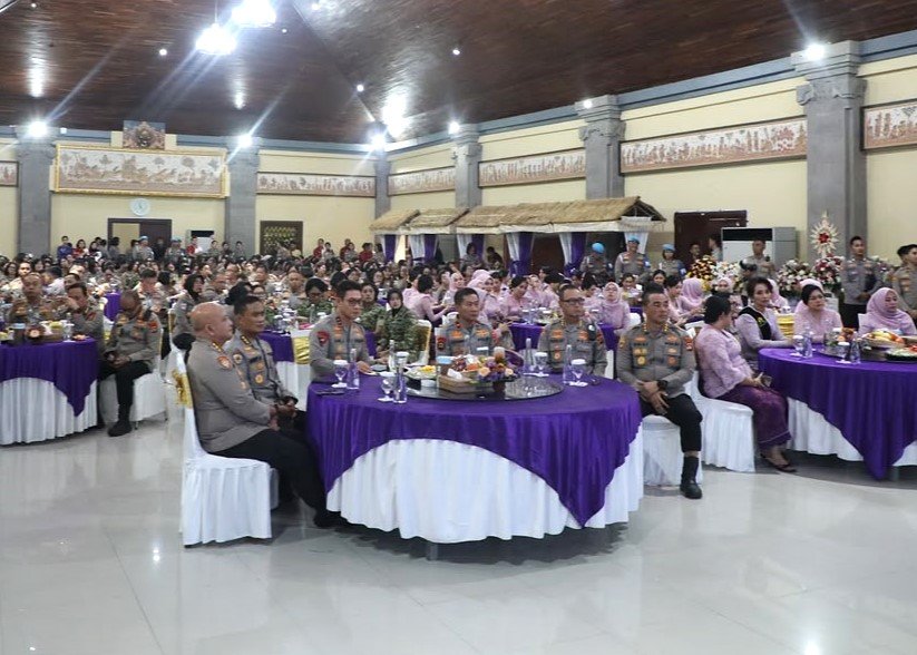 Selasa--polwan3