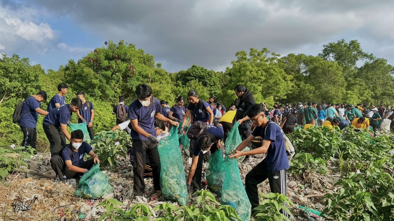 Jumat--Sampah1