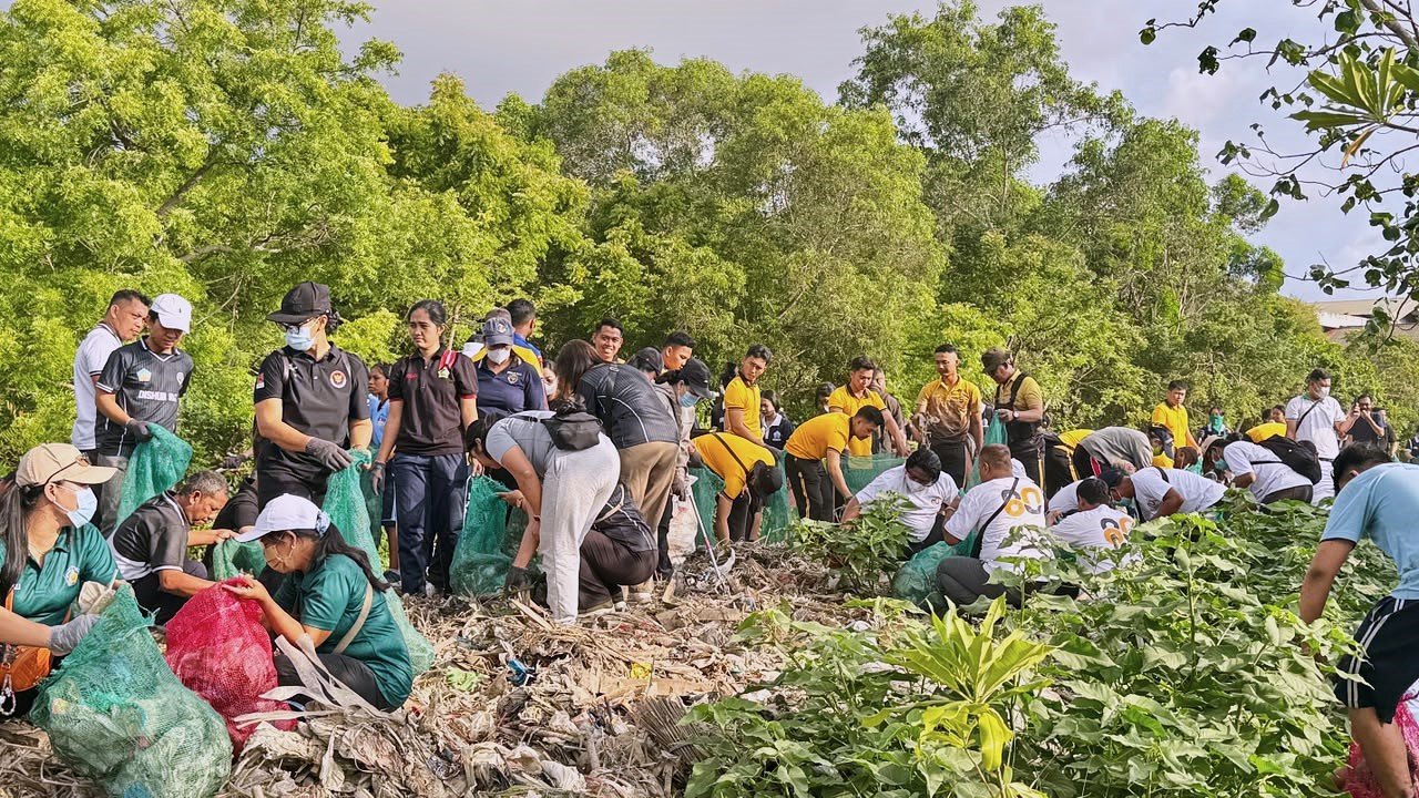 Jumat--sampah