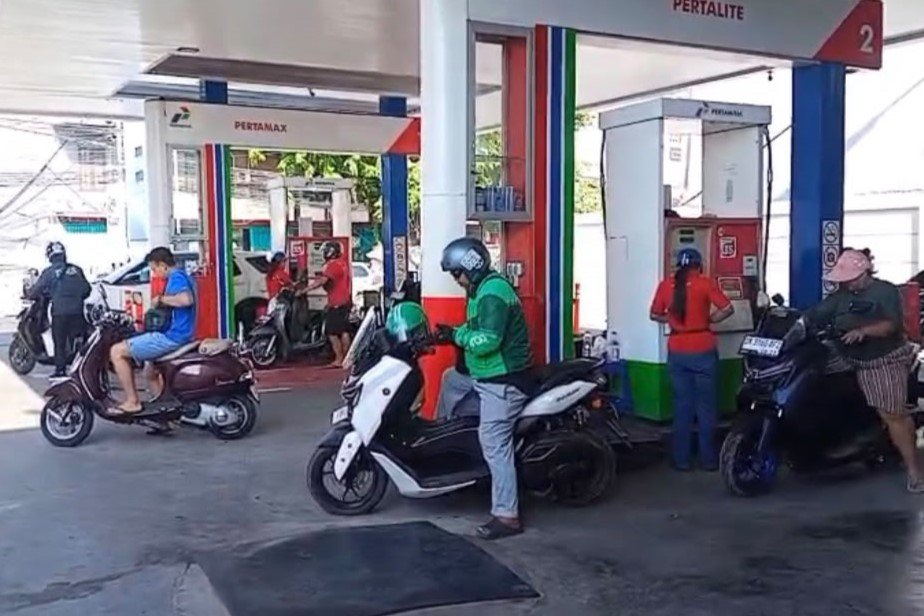 Minggu--antrean