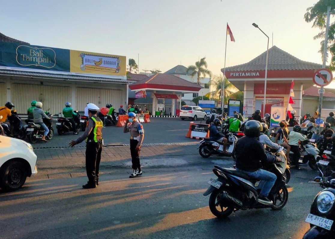 Selasa--polisi1