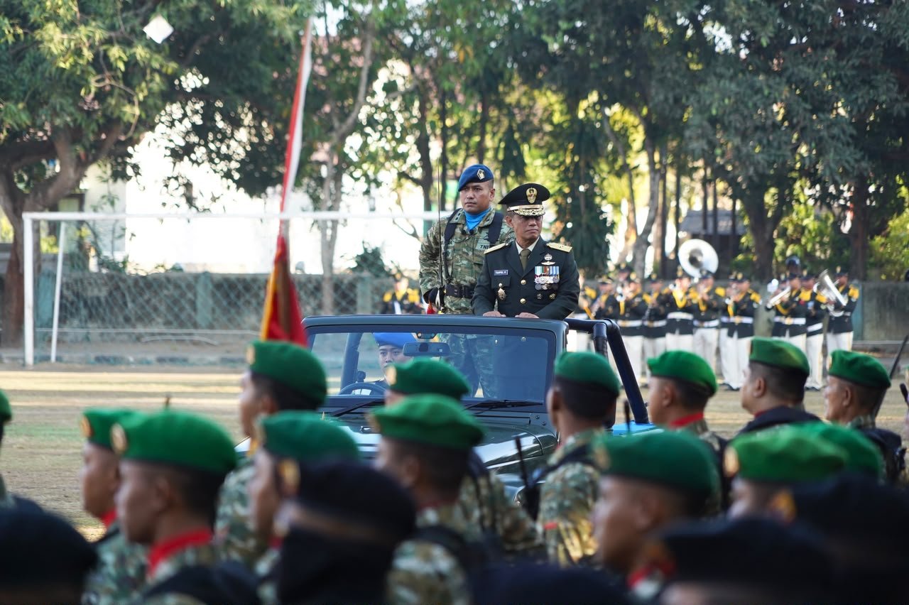 Senin--TNI